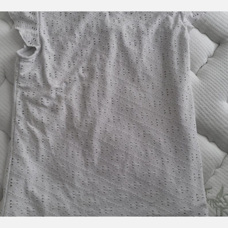 Adrianna Papell White Eyelet Top Size Medium Lined Cottage Fairy Flutter Sleeves image 9