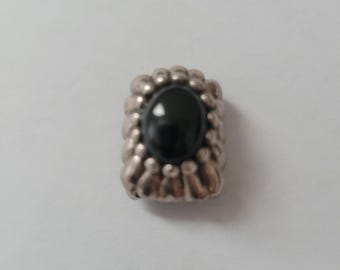 A Charming Sterling Silver Black Onyx Pendant 3/4 inch by 1/2 inch