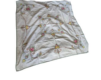 Vintage MCM Hand Embroidery Tablecloth colorful 3 Matching Napkins Fine Quality