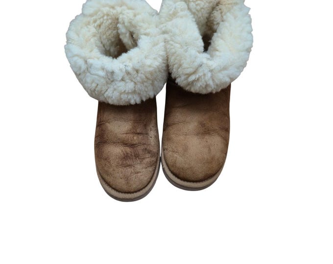 UGG 8 Bailey Bow Boots Women 8 Chestnut Brown Suede Shearling Monogram RLA Boot