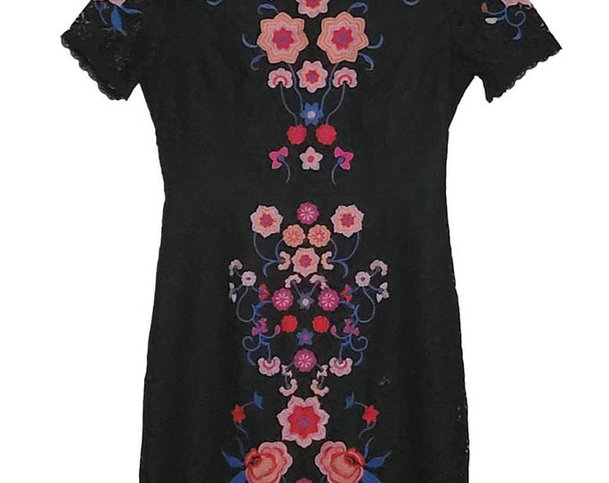 Romeo & Juliet Couture Dress Size Small Pink Embroidery Floral Zip NWT Wimsygoth