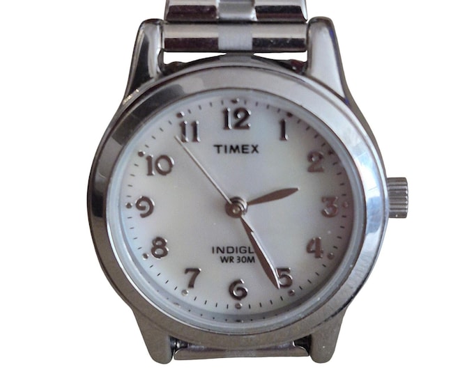Vintage Women’s Timex Watch Metal Bracelet Analog New Battery Indiglo MOP dial