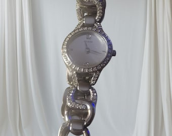 Guess Womens Dress Watch Metal Link Band Rhinestone Accents Y2K Style