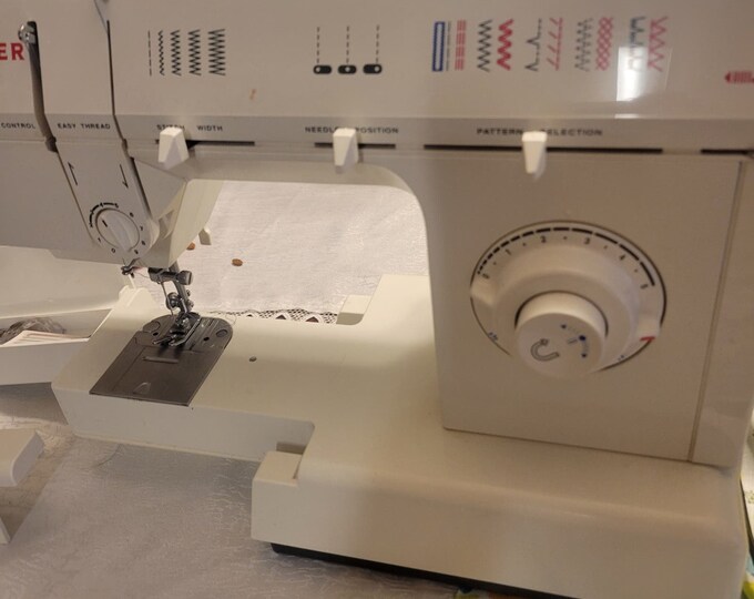 Singer Sewing Machine Model 5830C Working With Accessories Great