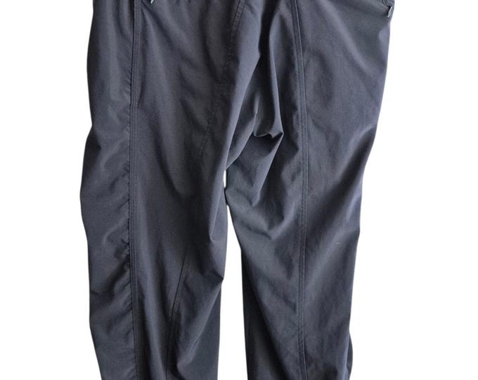 Athleta La Viva Capris Size 2 Pull on Drawstring closure Color Black pockets