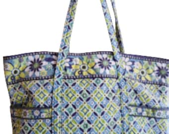 Vera Bradley Extra Large Tote – Daisy Daisy Pattern