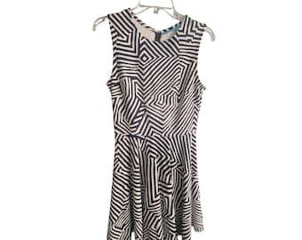 Tori Richard Women Dress NWT Size 2 Knee Made USA Hawaii Abstract Vacation Chic