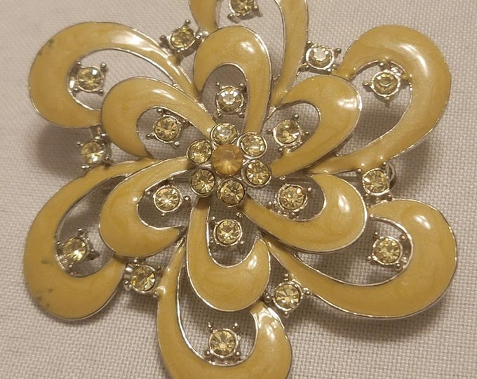 Vintage Broach Women 2.5" Silver Clear Stones Six Lobed Statement Jewelry