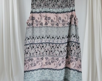 RetroVintage City Triangles Dress Med Pastel Lined Smocked Empire Ruffle Collar