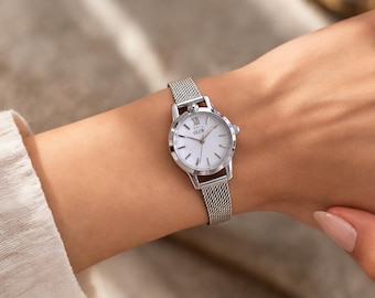 Cluse Women’s Watch Silver Mesh Band Clean White Dial New Battery Sophisticated