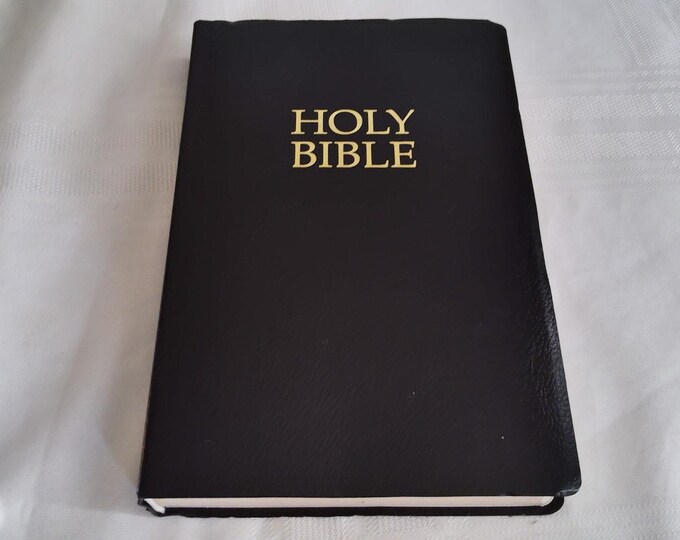 Holy Bible KJVER Gift & Award Holy Bible, Black Ultrasoft Easy Read 2023 Edition