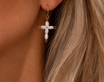 Créoles croix perle | Boucles d'oreilles croix en perles d'eau douce | Créoles dorées croix | Cadeau chrétien de bijoux pour femmes