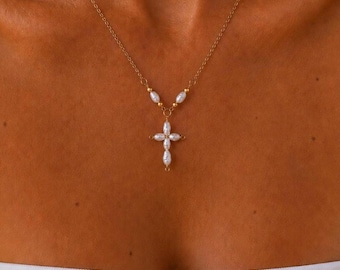 Collier croix de perles d'eau douce, accent blanc, chaîne en or PVD 18 carats