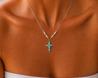 Collier croix de perles d'eau douce, accent bleu, chaîne en métal argenté