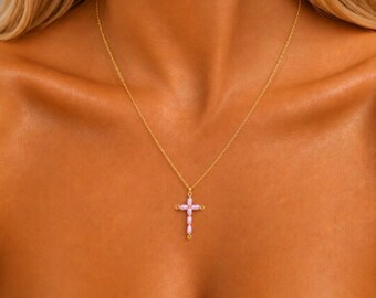 Collier croix de perles d'eau douce, accent rose, chaîne plaquée or 14 carats
