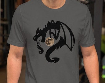 Draak en maan T-shirt, Dragon Shirt, Flying Dragon Tee, Magische Tshirt, Mystieke Shirt, Dragon Mythology Shirt, Fantasy Shirt, Bella+Canvas