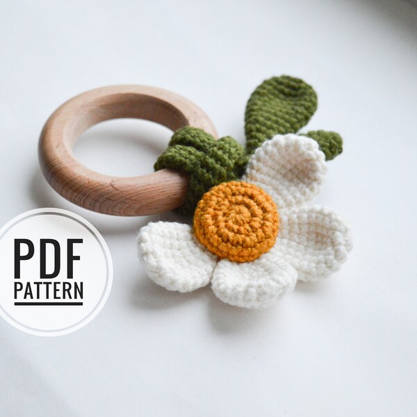 Daisy baby rattle easy crochet pattern, cute crochet flower for baby box