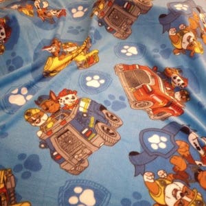 Handgemaakte fleece stropdasdeken met blauwe print van Paw Patrol