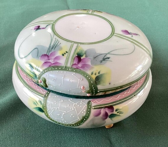 Japanese Porcelain Footed Trinket/Powder Box