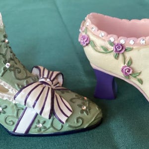 Two Victorian High Heel Figurine Shoes in Porcelain