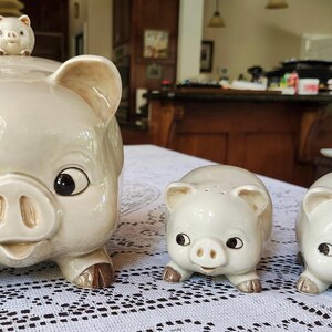 ARABIA Köökkiクッキ　塩入れ　ビンテージ Otagiri Pig Cookie Jar With Matching Salt and Pepper Shakers - Etsy