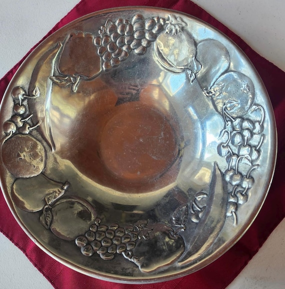 Wilton Arle 皿ピューター花リムアメリカンビンテージ　シルバー Wilton Co. Vintage Style Fruit Pewter Serving Bowl - Etsy