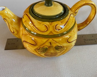 Royal Norfolk Yellow Pear Ceramic Teapot