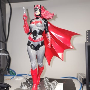 Batwoman 12in - 1/6 scale model Kit figure.