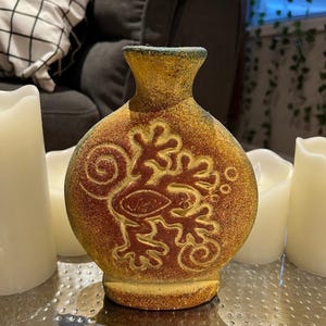 Hecho en Nuevo Mexico Studio Pottery Lizard Vase Southwestern Terra Cotta Art