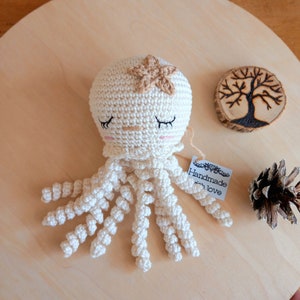 Peluche pieuvre fait main au crochet, doudou méduse coton, cadeau de naissance, babyshower, amigurumi, crocheted octopus, gift for newborn Crème