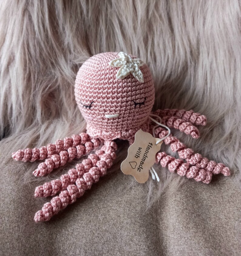 Peluche pieuvre fait main au crochet, doudou méduse coton, cadeau de naissance, babyshower, amigurumi, crocheted octopus, gift for newborn Rose