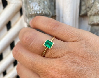 18 kt gold and emerald ring