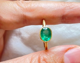 18 kt gold and emerald ring