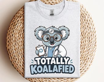 Camiseta divertida de médico, camiseta humorística de atención médica, para amantes de los koalas, regalo de camiseta para veterinarios, camiseta de veterinario, camiseta de enfermera practicante, DVM