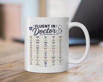 Taza divertida con abreviaturas médicas para médicos, notas de referencia para médicos, taza de café para residentes médicos, notas para historias clínicas.