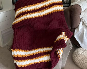 Washington Commanders Football Chunky Knit Blanket: Soft Chenille