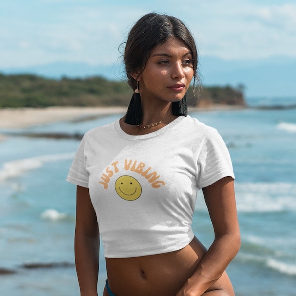 Just Vibing Smiley Face Crop Top, Groovy Cropped Tee, Retro, Chill Vibes, 70s Aesthetic, Hippie Babe, VSCO Girl, Friend Gift, Daughter Gift