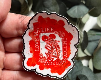 Naklejka holograficzna Love Me Like Zade Loves Adeline w kolorze białym, Haunting Adeline, Hunting Adeline, Dark Romance Smut Sticker, OFICJALNIE LICENCJONOWANA