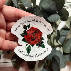 Sua voz está cheia de promessas sombrias adesivo holográfico à prova d'água, Haunting Adeline, Hunting Adeline, Dark Romance, OFICIALMENTE LICENCIADO