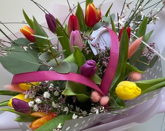Muttertag Blumenstrauß Geschenk Frische Blumen Trockenblumen Dekor Homedecor Tisch Blumen in Vase Landkräuter Wildblumen Tulpen Hochzeit