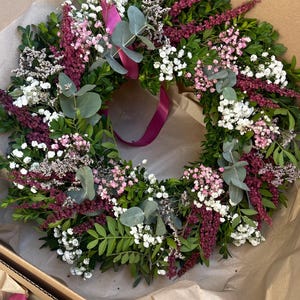 Eukalyptus-Kranz: Natürlicher Trockenblumen-Türkranz mit Schleierkraut