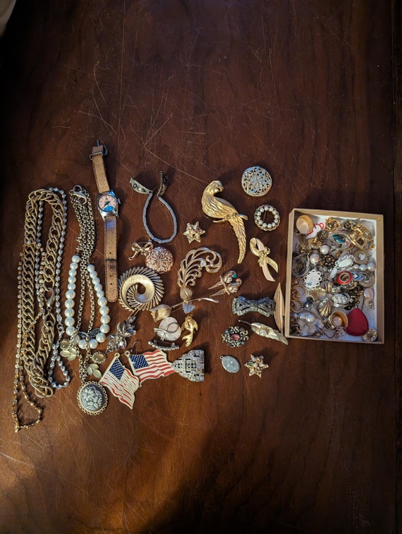 vintage assorted jewelry