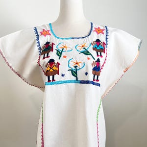 Hand Made Mexican Blouse, Cunes de Putla Embroidered Top, Manta Cotton Mexican Blouse, Artisanal Clothing, Traditional Mexican Shirt M/L/XL