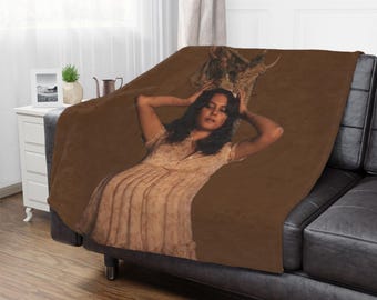 Manta para observar a las Yellowjackets de Lottie Matthews, reina de las astas / Artículos y regalos para fans de las Yellowjackets