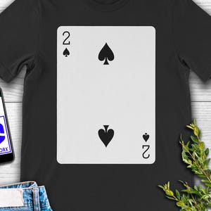 Pik Zwei Spielkarten T-Shirt.