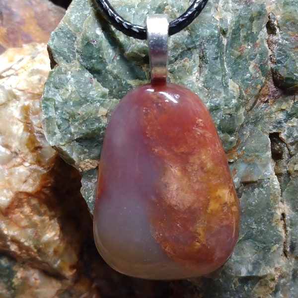 Beautiful petrified wood cabochon pendant, from the Mojave Desert California