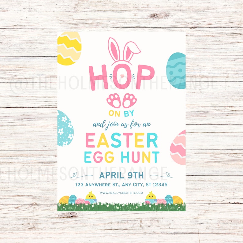 Puede incluir: Un conejo rosa con orejas y patas blancas, con la palabra "HOP" en letras rosas. El texto "ON BY and join us for an EASTER EGG HUNT" est&aacute; en letras de colores. La fecha "APRIL 9TH" est&aacute; en letras negras. La direcci&oacute;n "123 ANYWHERE ST., ANY CITY, ST 12345" est&aacute; en letras negras. La direcci&oacute;n del sitio web "WWW.REALLYGREATSITE.COM" est&aacute; en letras negras. La imagen est&aacute; rodeada de huevos de Pascua coloridos y hierba verde.