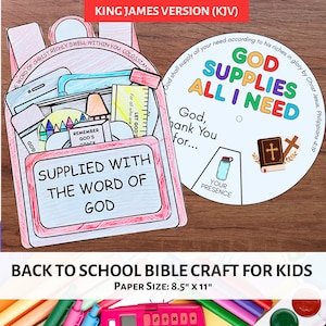Puede incluir: Un set de manualidades en papel con un recorte en forma de mochila con el texto SUPPLIED WITH THE WORD OF GOD y un disco giratorio con el texto GOD SUPPLIES ALL I NEED, incluyendo una ilustración de una Biblia y una cruz, para papel de 21,6 por 27,9 cm.