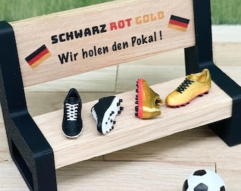 Wichtel Fußballschuhe Miniatur | Zubehör für Wichteltür Fußball Szene | Mini Schuhe schwarz weiß & Deutschland Edition | Wichtel Deko