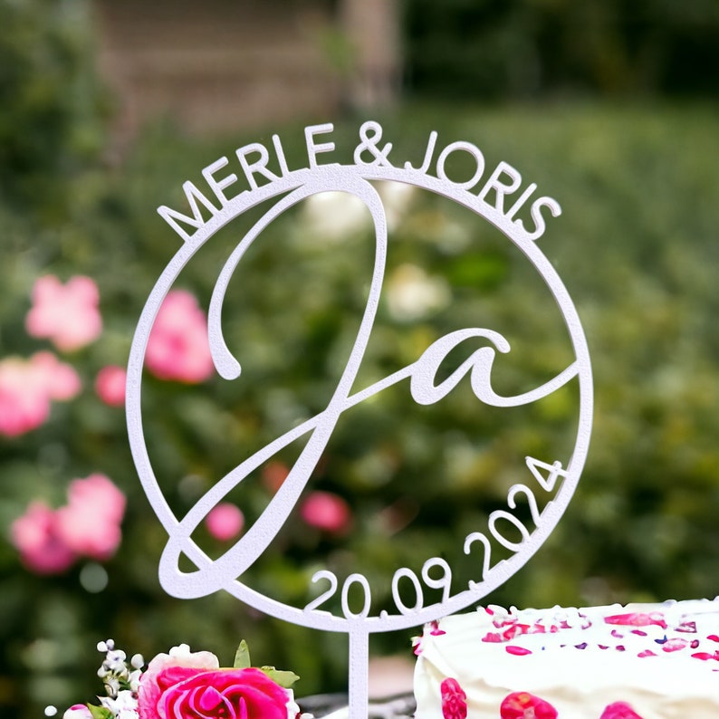 Cake Topper für Hochzeiten personalisiert mit Namen und Datum viele Farben Dekoration für deine Traumfeier Tortenstecker Ja-Wort Weiß